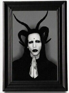 Marilyn Manson Make Up Metal Gothic Rock Alternative punk edgy Goth 90s retro
